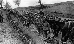 Kaunas: German soldiers take a break at the roadside, 1915