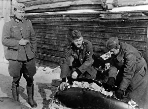 Theodor: German soldiers check a provision bomb, 1942