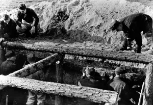 Construct: German soldiers construct border fortifications on the