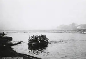 Beachhead: German soldiers crossing the Dnieper River in