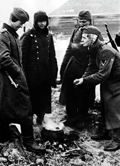 Warming: German soldiers on the Eastern Front, 1941