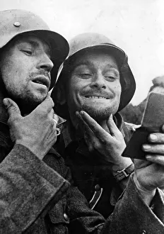 Shave: German soldiers - Eastern Front, 1942
