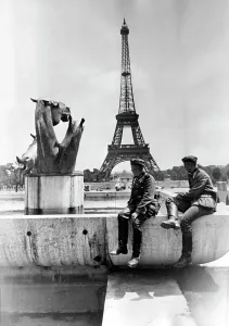 Trocadero: German soldiers in front of the Eiffel Tower in Paris, 1940