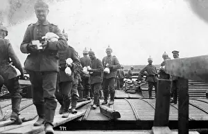 Ration: German soldiers with the iron ration, 1915