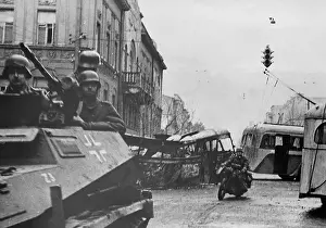 Barricades: German soldiers in Kharkov, 1941