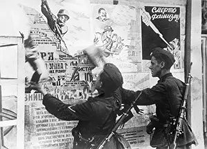 Tear: German soldiers in Kiev, 1941