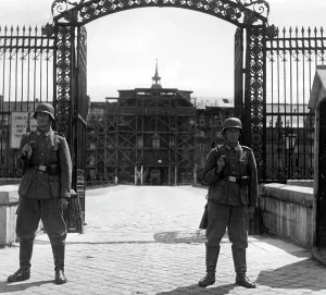 Sentry: Two German soldiers in front of the Les Invalides in Paris