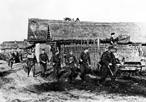 Comb: German soldiers looking for partisans, 1943