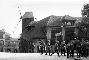 Moulin: German soldiers in front of the Moulin de la