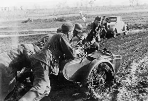 Loose: German soldiers on a muddy road on the Eastern Front, 1941