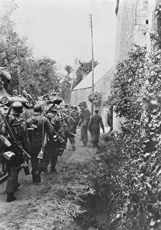 Hedges: German soldiers in the Normandy, 1944