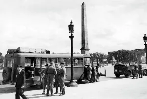 Concorde: German soldiers in the occupied Paris, 1940