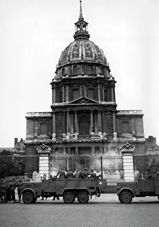 Invalides: German soldiers in Paris, 1940