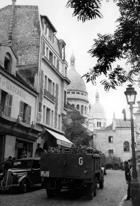 Coeur: German soldiers in Paris, 1940