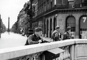 Vendome: German soldiers in Paris, 1940