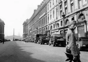 Invalides: German soldiers in Paris, 1940