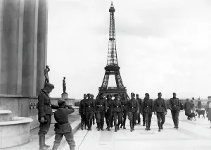 Esplanade: German soldiers in Paris, 1940