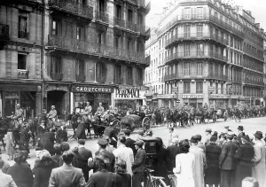 Observe: German soldiers move to the front through Paris, 1940