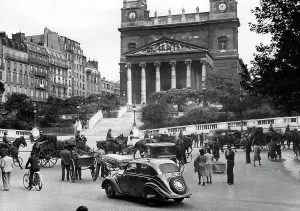 Fayette: German soldiers move to the front through Paris, 1940