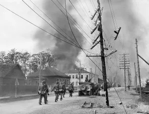 Suburbs: German soldiers in the suburbs of Riga, 1941