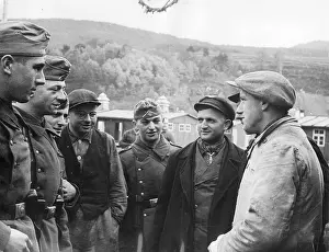 Westwall: German soldiers are talking to workers building the Westwall