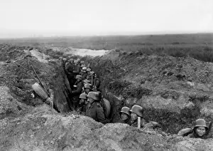Withdraw: German soldiers in trenches before an attack, 1918
