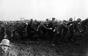 Mortars: German soldiers at the Western Front in preparation for the