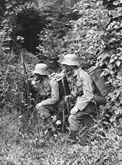 Transmitting: German soldiers WWII