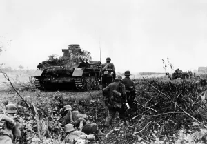 Slowly: German tanks and infantry on the Eastern front, 1941