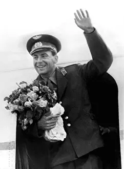 Bryanov: German Titov greeting the public, 1961