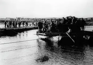 Dnieper: German troops built bridge across the Dnieper, 1941