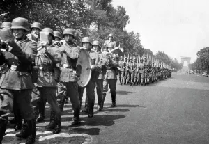 Triomphe: German troops on the Champs-Elysees, 1940