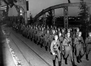 Luise: German troops march through the Queen Luise