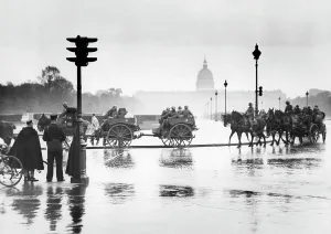 Triomphe: German troops in Paris, 1940
