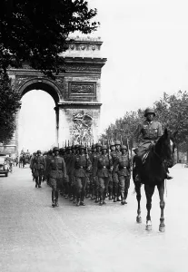 Triomphe: German troops in Paris, 1940