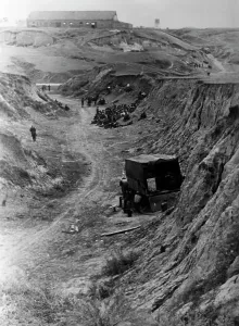 Dnieper: German troops in a ravine on the Dnieper, 1941