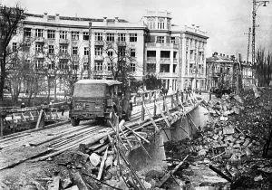 Makeshift: German troops in Simfernopol, 1941