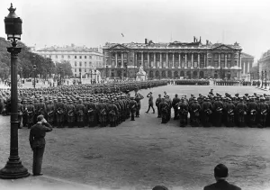Capitulation: German troops at the victory parade in Paris, 1940