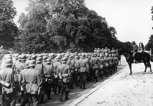 Capitulation: German troops at the victory parade in Paris, 1940