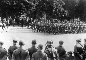 Briesen: German troops at the victory parade in Paris, 1940