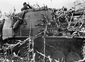 Wasp: German Wasp field howitzer on the Eastern front, 1943