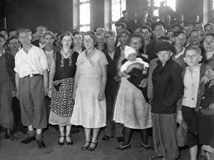 Emigrating: Germans emigrating from Poland, 1933