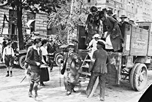 Eligible: Germans on the way to the referendum in Marienwerder, 1920
