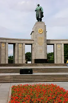 Grosser: Germany. Berlin. Soviet War Memorial, 1945