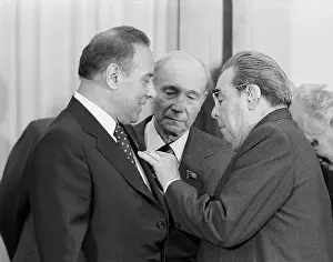 Sickle: Geydar Aliyev awarded with Order of Lenin and