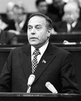 Geydar: Geydar Alyiev, 1977