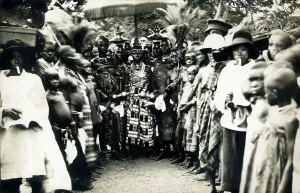 Urns: Ghana - Large group at a Funeral