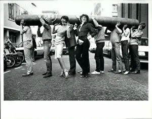 Dealing: Giant cigar in the street