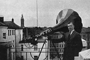 Pragues: Giant speaker is placed on rooftop in Pragues