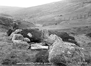Dolmen: Giant's Grave, (Kistvaen) Glenaan